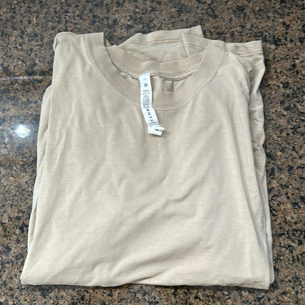 Lululemon size 12 tan tee shirt